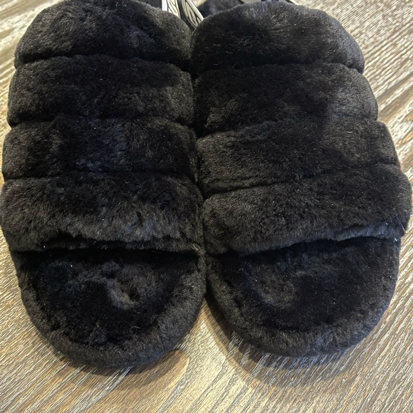 Ugg Black Fuzzy Sandals/Slippers-Sz-6 - Picture 2 of 9